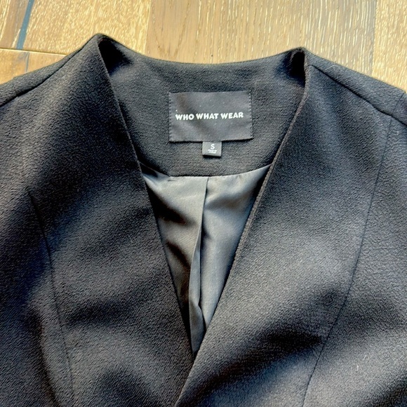 Gorgeous and fun Who What Wear black blazer with flared sleeves. Good condition - Picture 2 of 3